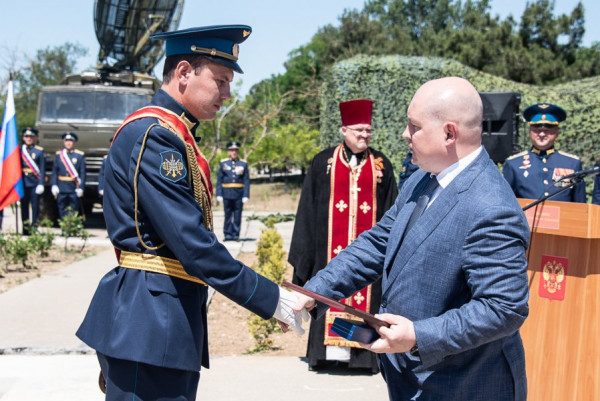 Врио губернатора Севастополя вручил награды военнослужащим ПВО