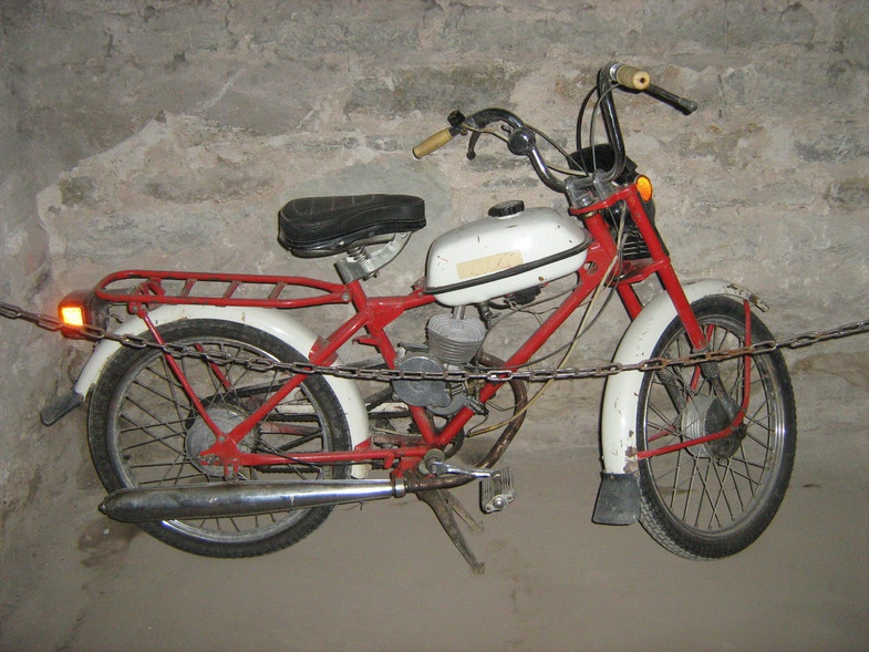 Fotoristicniy Moped