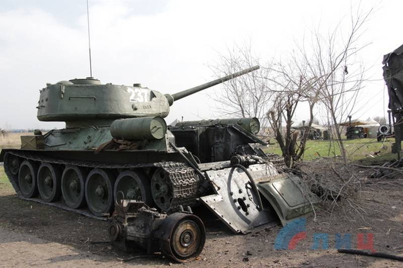 Все таки подбили! ВСУ обстреляли Т-34, готовившийся к Параду Победы в Луганске