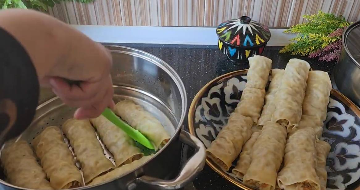 Добрый день мои дорогие! Сегодня поделюсь самым необычном рецептом узбекской кухни. «Хамир хасып» некоторые называют «голубцы в тесте» или фаршированным тестом.-10