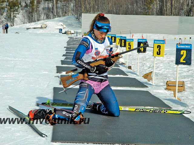 Юная российская биатлонистка вышла на старт в нижнем белье и выиграла гонку Юная российская биатлонистка вышла на старт в нижнем белье и выиграла гонку