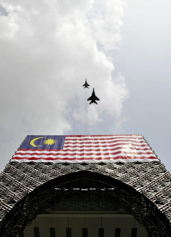 Tengku-Bahar_AFP_East-News-000_HKG2005083110106-563x782 Tengku-Bahar_AFP_East-News-000_HKG2005083110106-563x782