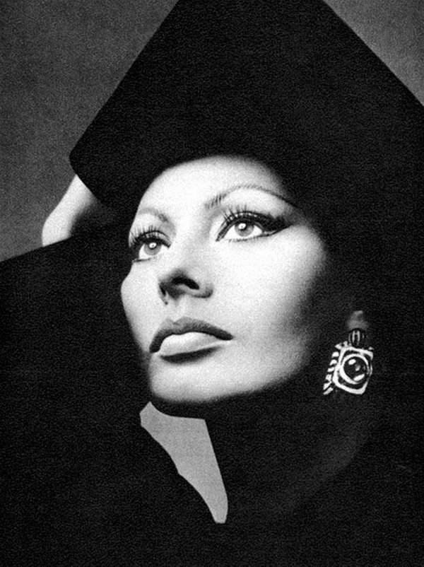 http://buy-books.ru/img_cache/img9783836532533/fotografy-sofi-loren-th-8.jpg