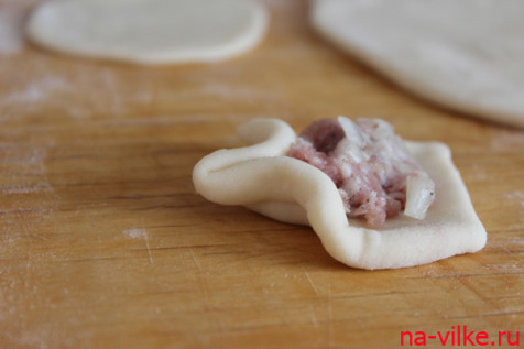 Лепим пельмень