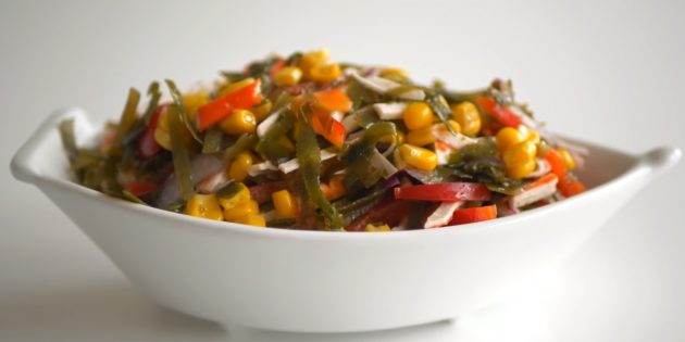 Салат из морской капусты с кукурузой, крабовыми палочками и болгарским перцем Рецепты: Салат из морской капусты с кукурузой, крабовыми палочками и болгарским перцем