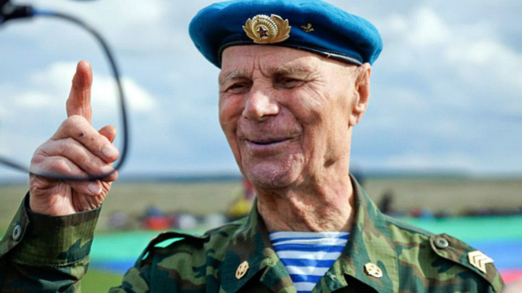 «Россия рождает истинных героев»: 93-летний гвардеец готовит новый прыжок