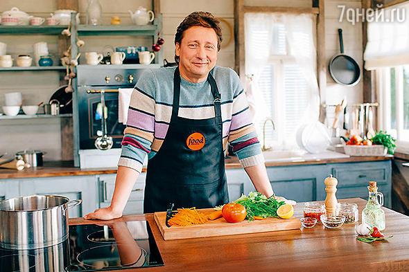 Рецепты от Александра Ковалева: сырные шарики, куриный рулет и морковный торт Рецепты от Александра Ковалева: сырные шарики, куриный рулет и морковный торт
