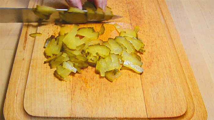 Салат с куриными сердечками, жареными грибами, огурцами и сыром салат с куриными сердечками, пошаговый рецепт с фото, видео рецепт, фоторецепт, рецепт, салат, ужин, кулинария, видео, длиннопост