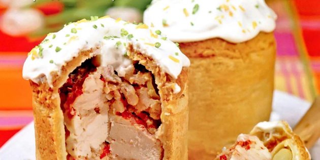 Куличи с начинкой из курицы и овощей Пасхальные куличи с начинкой из курицы и овощей