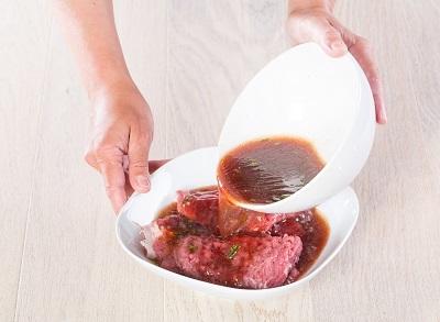 Шаг 2. Маринуем мясо.