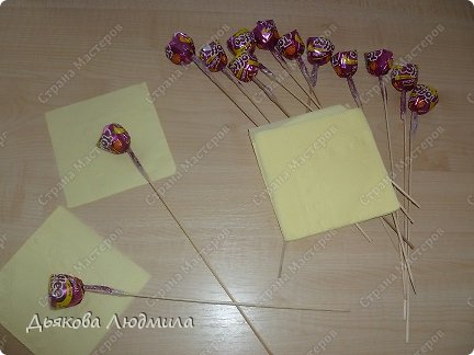 Мастер-класс Свит-дизайн 8 марта День матери Моделирование конструирование МК сладкой розочки эконом-класса Салфетки фото 5