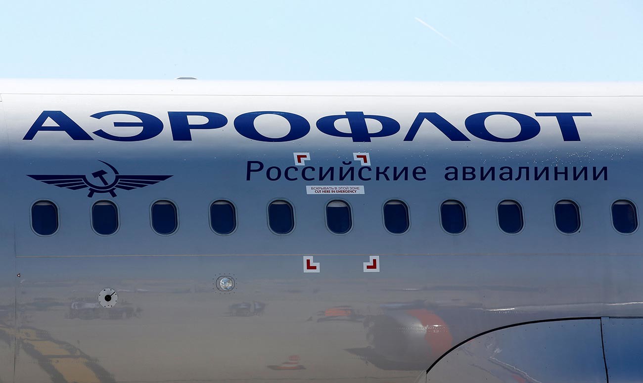 Где сейчас в мире используют как символы серп и молот