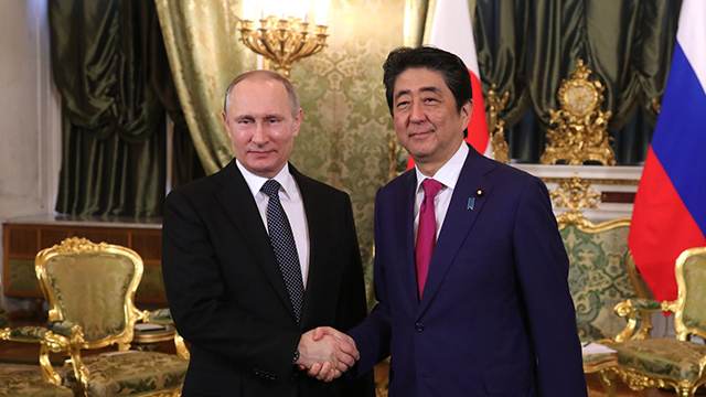 Переговоры Путина и Абэ начались в Кремле