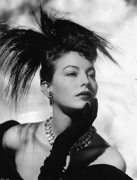 Ава Гарднер в ожерелье от Джозефа. “One Touch of Venus”(1948) Ава Гарднер в ожерелье от Джозефа. “One Touch of Venus”(1948)