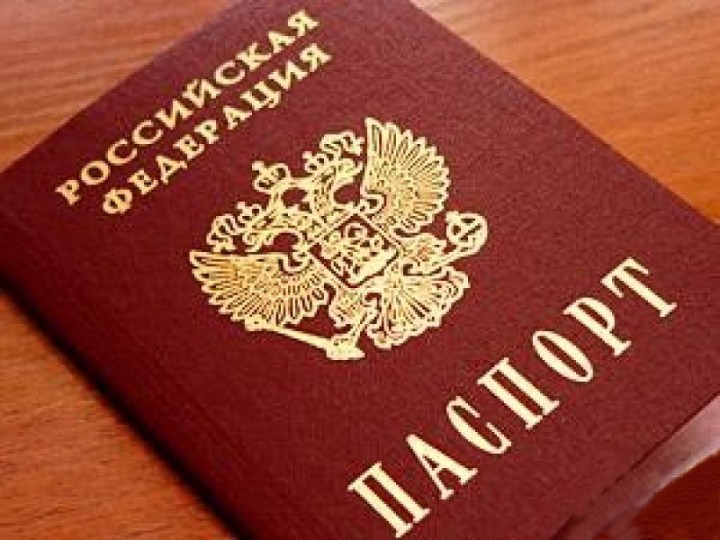 ФМС проведет эксперимент с выдачей российских паспортов в Крыму за один час