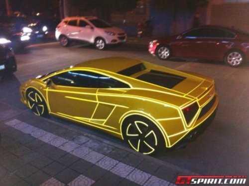 Новое увлечение в Китае: светоотражающие суперкары в стиле фильма Трон (10 фото)