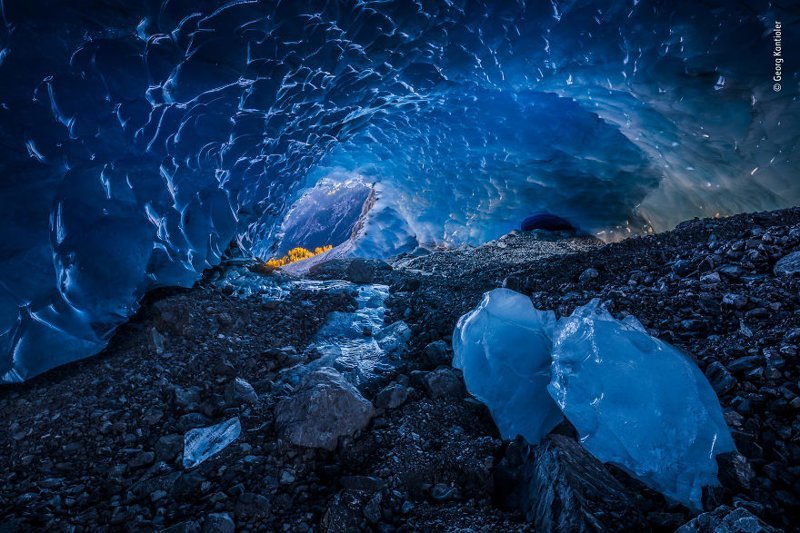 "Блюз ледяной пещеры" - Георг Кантиолер, Италия, категория "Окружающая среда" Wildlife Photographer of the Year, дикая природа, животные, красота, снимки-победители, фото, фотография, фотоконкурс