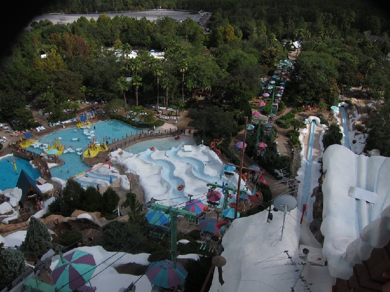Необычный аквапарк Disney’s Blizzard Beach в стиле горнолыжного курорта. Фото