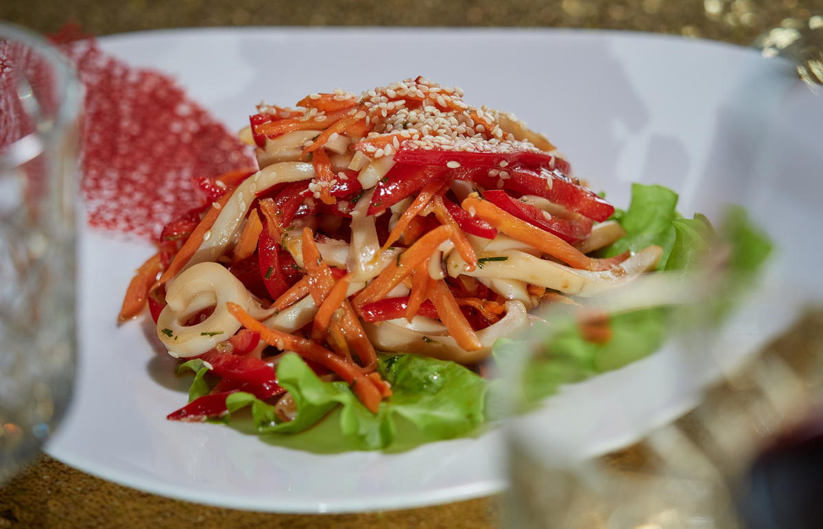 Салат с кальмарами «Восточное море»: очень вкусное сочетание и подача красивая (готовлю для новогоднего стола)