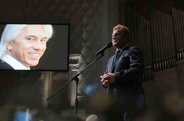 Лев Лещенко на прощании с Дмитрием Хворостовским Лев Лещенко на прощании с Дмитрием Хворостовским