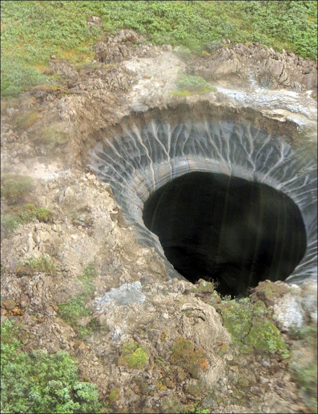 crater-iamal.jpg