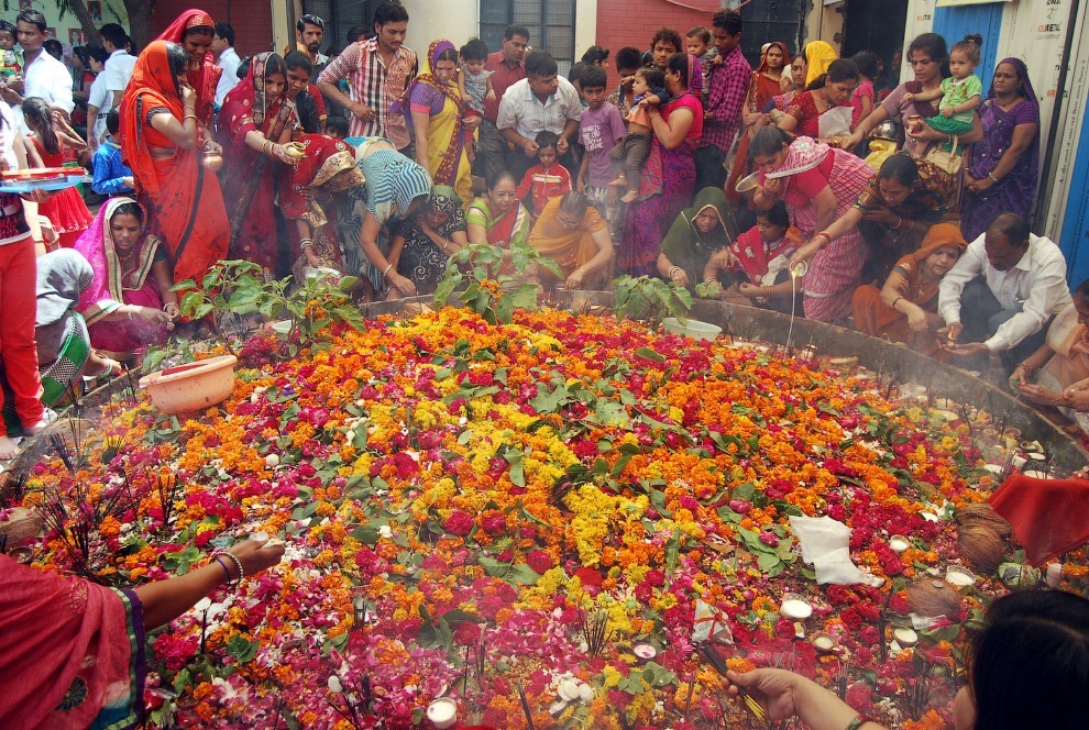 Змеиный фестиваль Nag Panchami —  традиционное поклонение змеям в Индии
