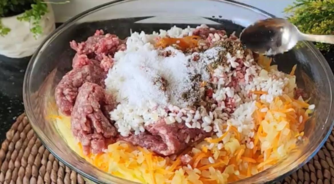 Добрый день мои дорогие! Сегодня поделюсь самым необычном рецептом узбекской кухни. «Хамир хасып» некоторые называют «голубцы в тесте» или фаршированным тестом.-6