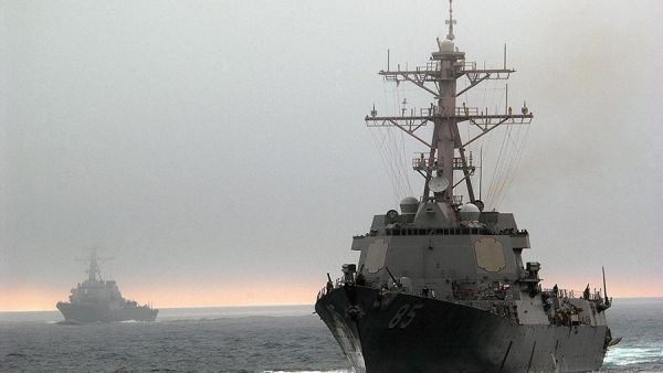 Эсминец США направился к Владивостоку из-за «чрезмерных требований России» Эсминец США направился к Владивостоку из-за «чрезмерных требований России»