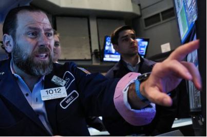 Traders work on the floor of the New York Stock Exchange (NYSE) in New York City, New York, U.S., March 3, 2022. REUTERS/Brendan McDermid Traders work on the floor of the New York Stock Exchange (NYSE) in New York City, New York, U.S., March 3, 2022. REUTERS/Brendan McDermid