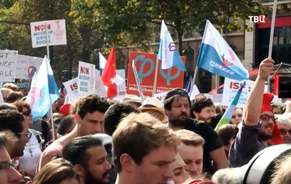 Около 150 тысяч человек протестуют в Париже из-за трудовой реформы