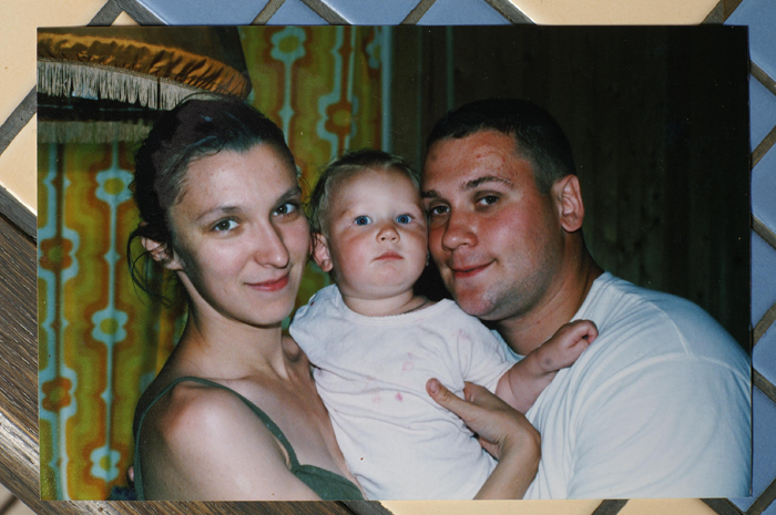 Олеся Железняк с мужем Спартаком Сумченко и старшим сыном Савелием Олеся Железняк с мужем Спартаком Сумченко и старшим сыном Савелием