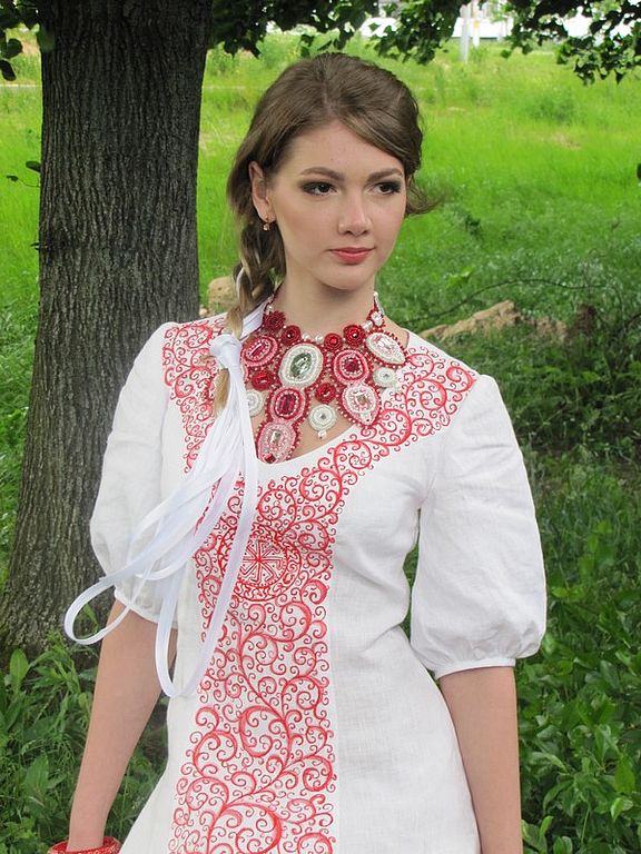 Славянский образ красивой девушки