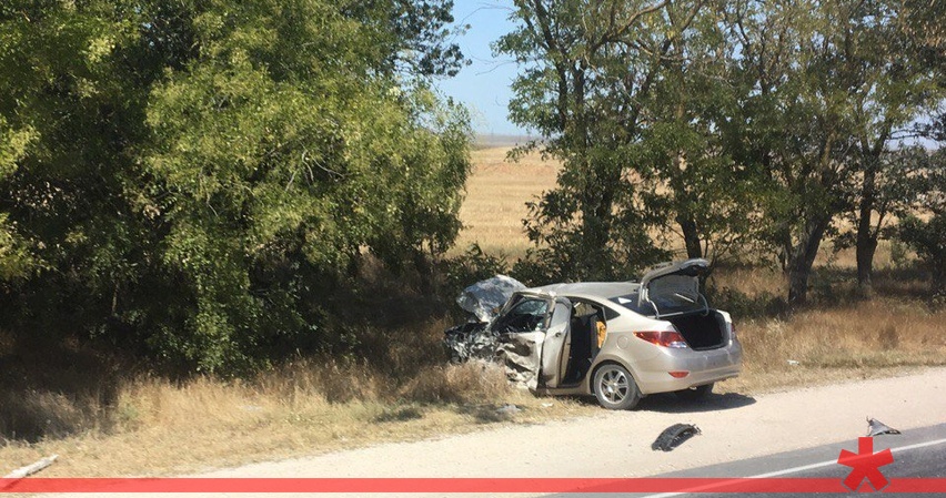 В Крыму в ДТП с участием трех автомобилей погибла девочка В Крыму в ДТП с участием трех автомобилей погибла девочка