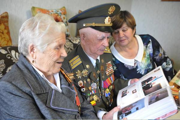 Ирек Ялалов поздравил с наступающим Днем Победы ветерана ВОВ Кашшафа Самигуллина