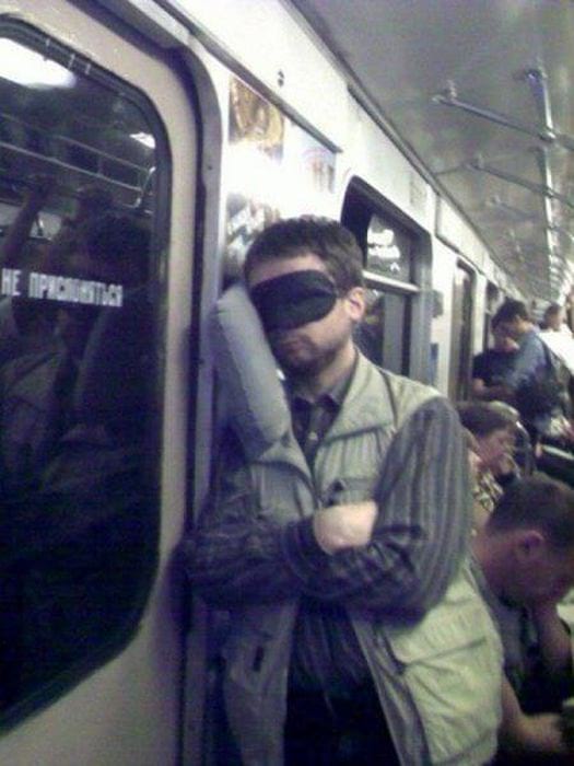20 доказательств того, что если очень хочется спать, то для этого подойдёт любое место