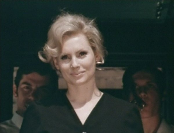 Алла Будницкая в фильме "Стоянка поезда - две минуты" (1972)