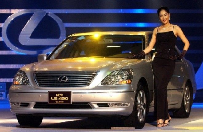 Lexus LS третьего поколения выпускался с 2000 по 2006 гг Фото cheatsheetcom