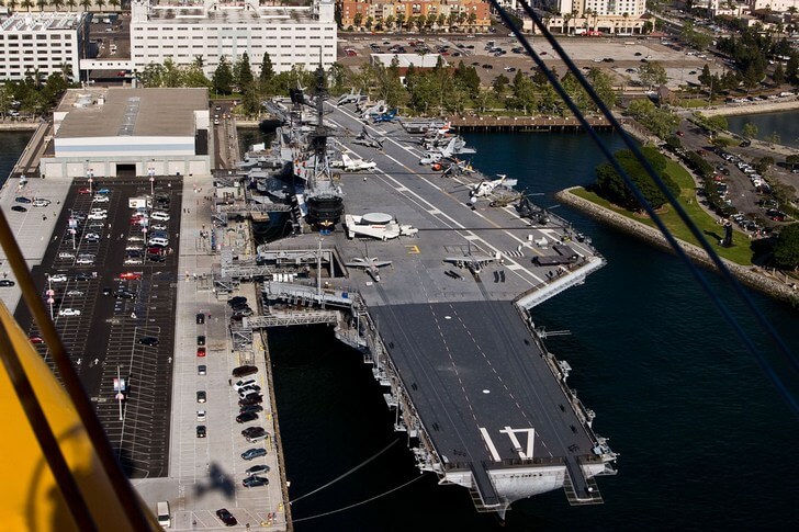 Авианосец USS Midway