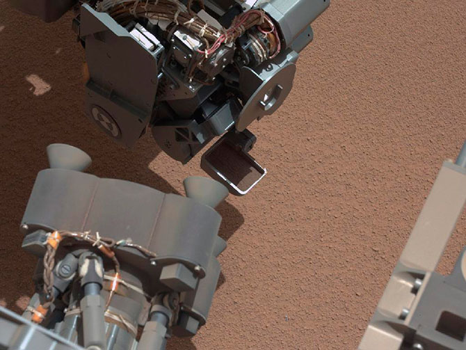 Curiosity приступил к анализу грунта Марса