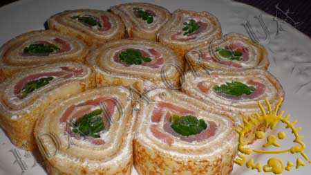 Кулинарный фото рецепт блюда - Закусочные блины с семгой. Нажать для увеличения. Блинный рулет с семгой к масленице!