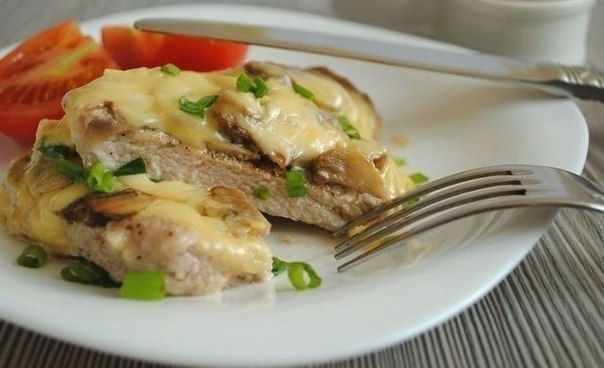 Отбивная с сыром и грибами