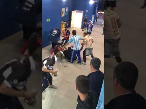 ВИДЕО ДНЯ: Аргентинские фанаты избили болельщика сборной Хорватии