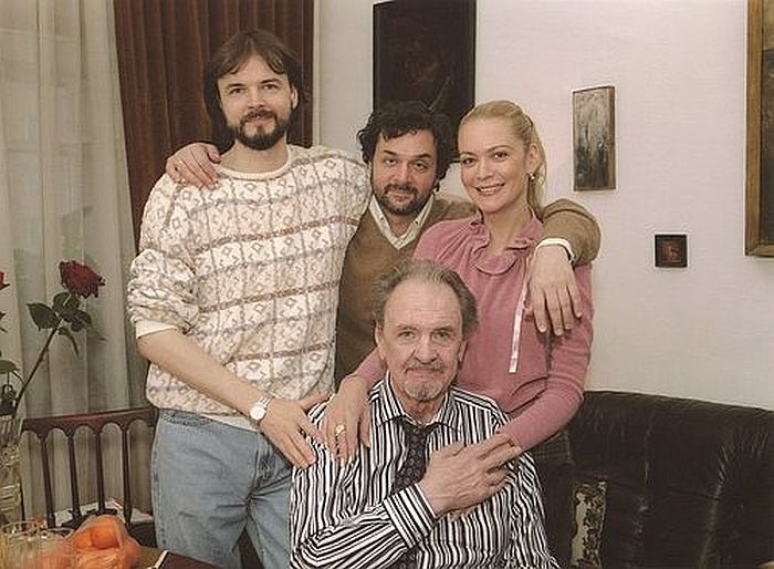 Юрий Яковлев с детьми. / Фото: www.mycdn.me Юрий Яковлев с детьми. / Фото: www.mycdn.me