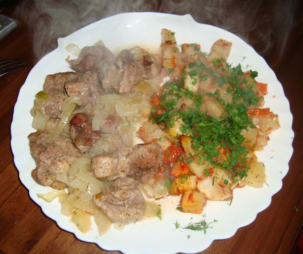 "Шашлык" с наивкуснейшей картошечкой, приготовленные в духовке