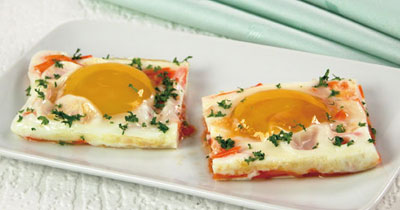 Яичница с морковью и помидорами