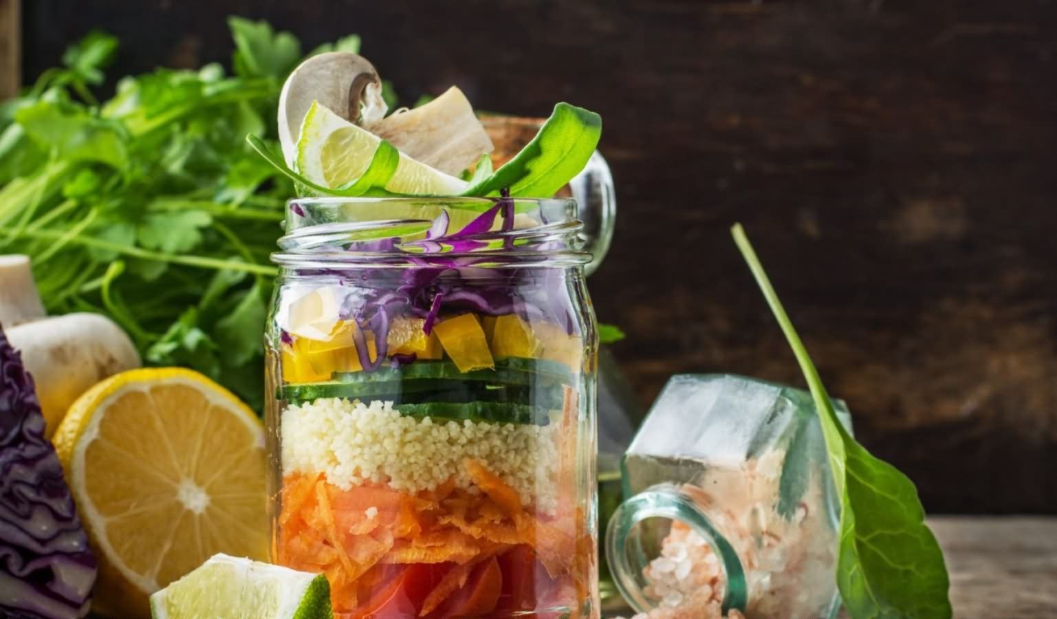 Модные салаты из банки – лучшая еда с собой