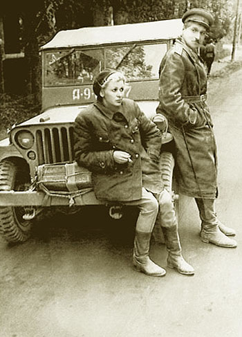Валентина Серова (Valentina Serova) - Валентина Серова и Константин Симонов на фронте.