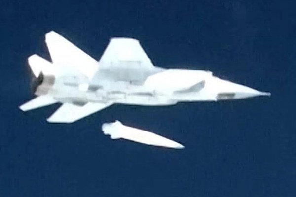 Запад водили за нос: Россия использовала «Цирконы» для прикрытия разработок ракет АК «Кинжал» Запад водили за нос: Россия использовала «Цирконы» для прикрытия разработок ракет АК «Кинжал»