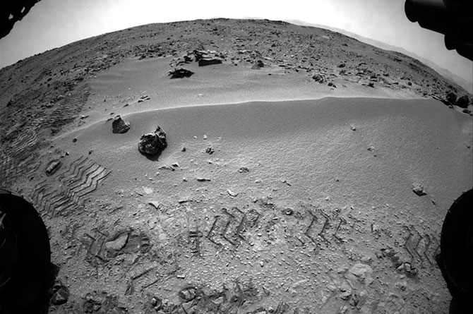 Curiosity приступил к анализу грунта Марса