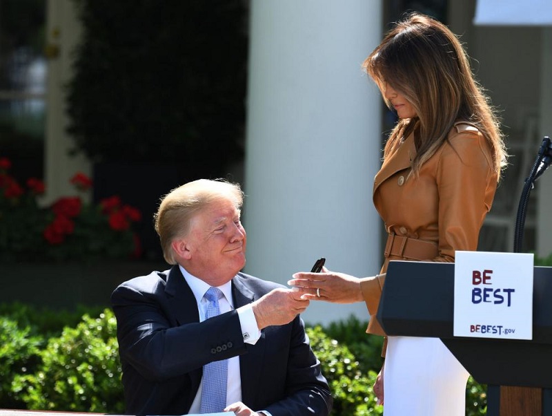Первую леди США Меланью Трамп госпитализировали. В Белом доме сообщили о ее состоянии Первую леди США Меланью Трамп госпитализировали. В Белом доме сообщили о ее состоянии